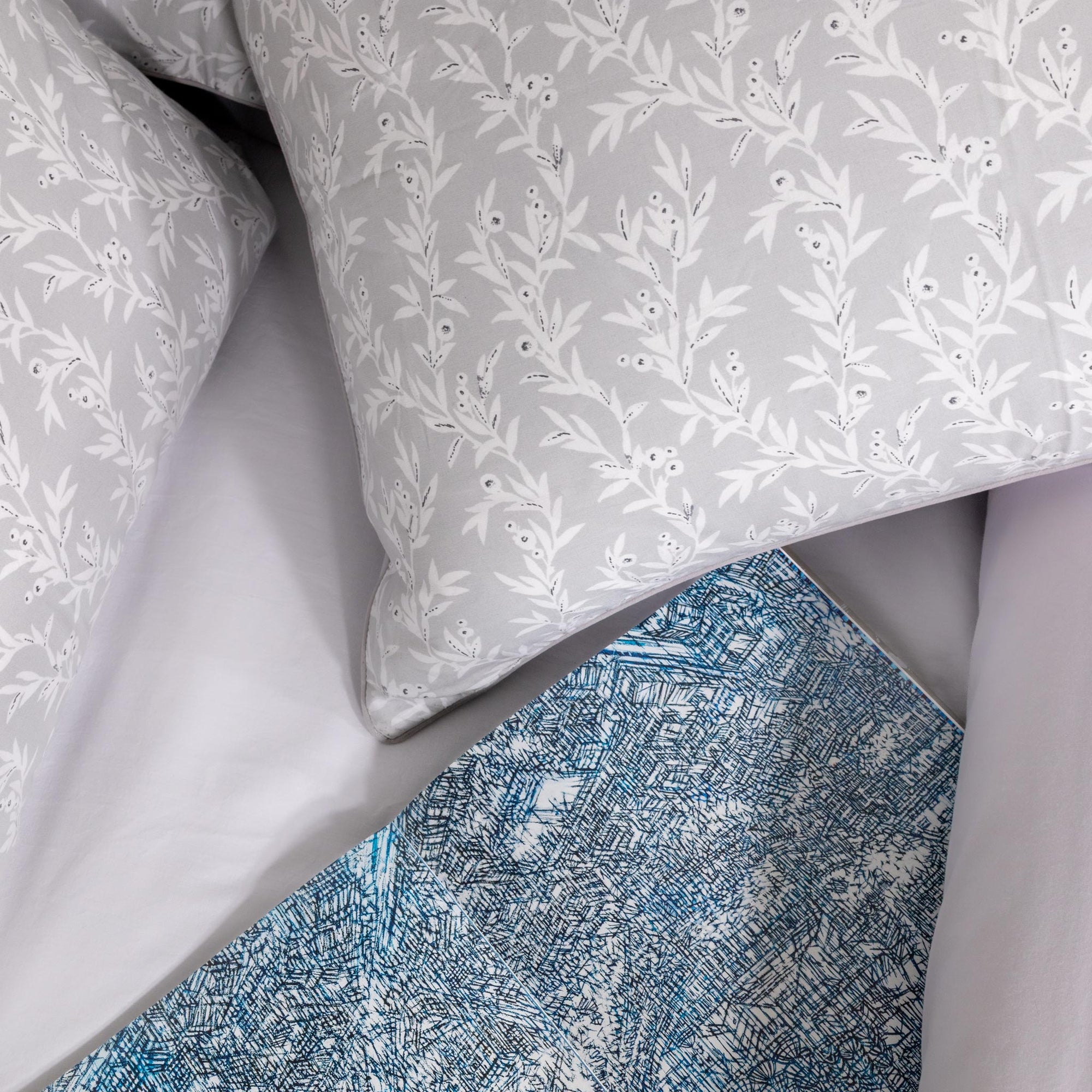 Parure de lit en pure percale, ensemble de housse de couette à petites fleurs grises et blanches
