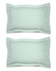Une paire de taies d'oreiller Oxford 100 % coton uni, bordure de 5 cm.