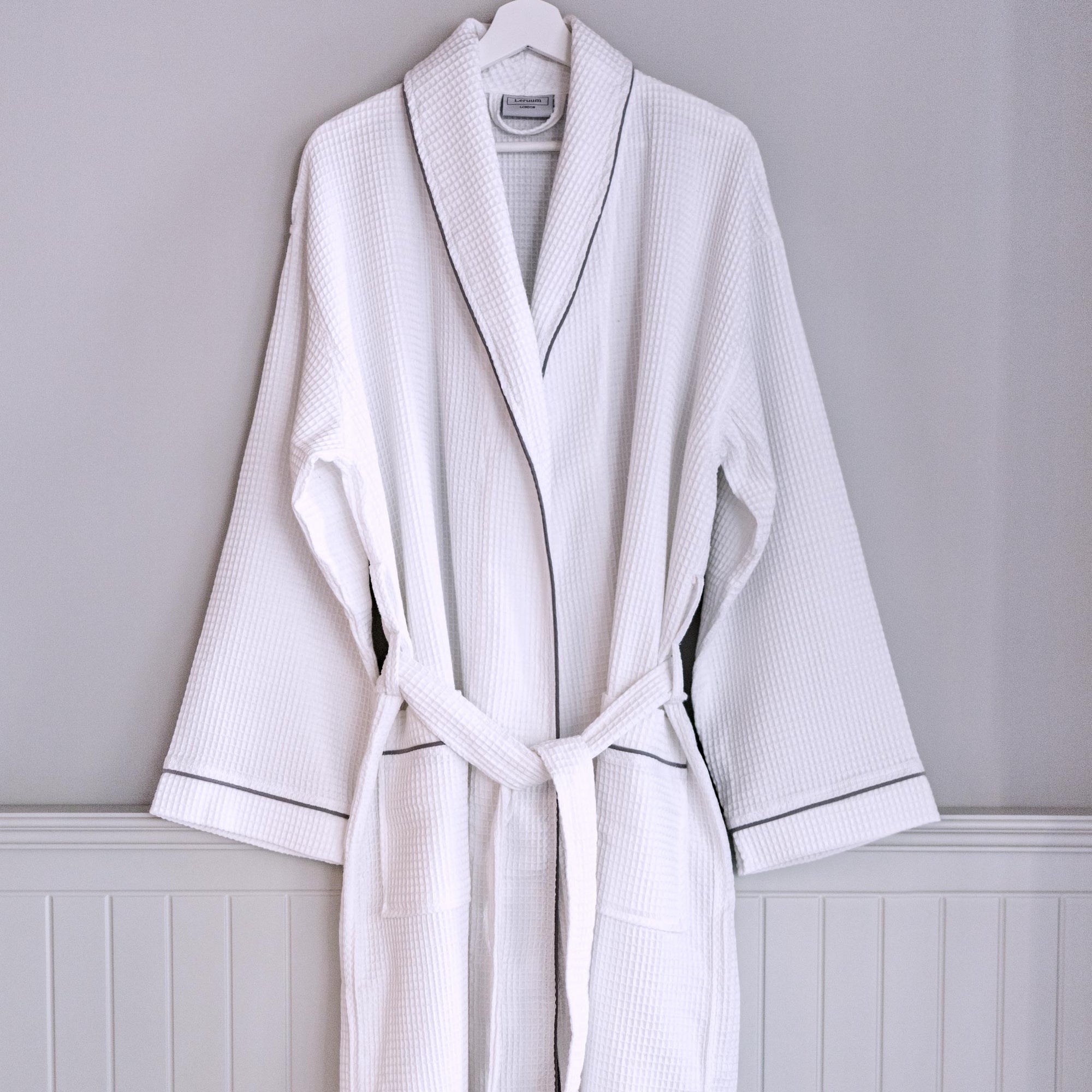 unisex white cotton waffle hotel spa robe dressing gown bathrobes
