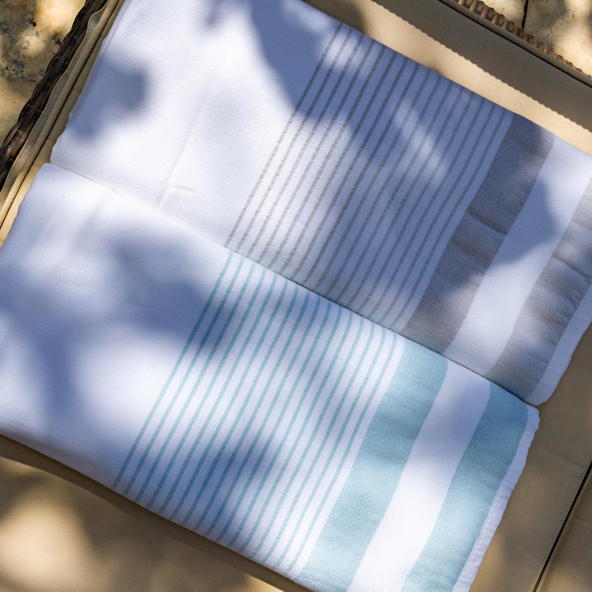 Serviette Peshtemal en coton turc à rayures blanches et bleu sarcelle