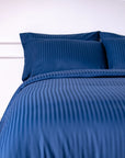 Einteiliger, marineblau gestreifter Bettbezug aus 100 % Baumwollsatin