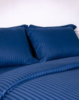 Einteiliger, marineblau gestreifter Bettbezug aus 100 % Baumwollsatin