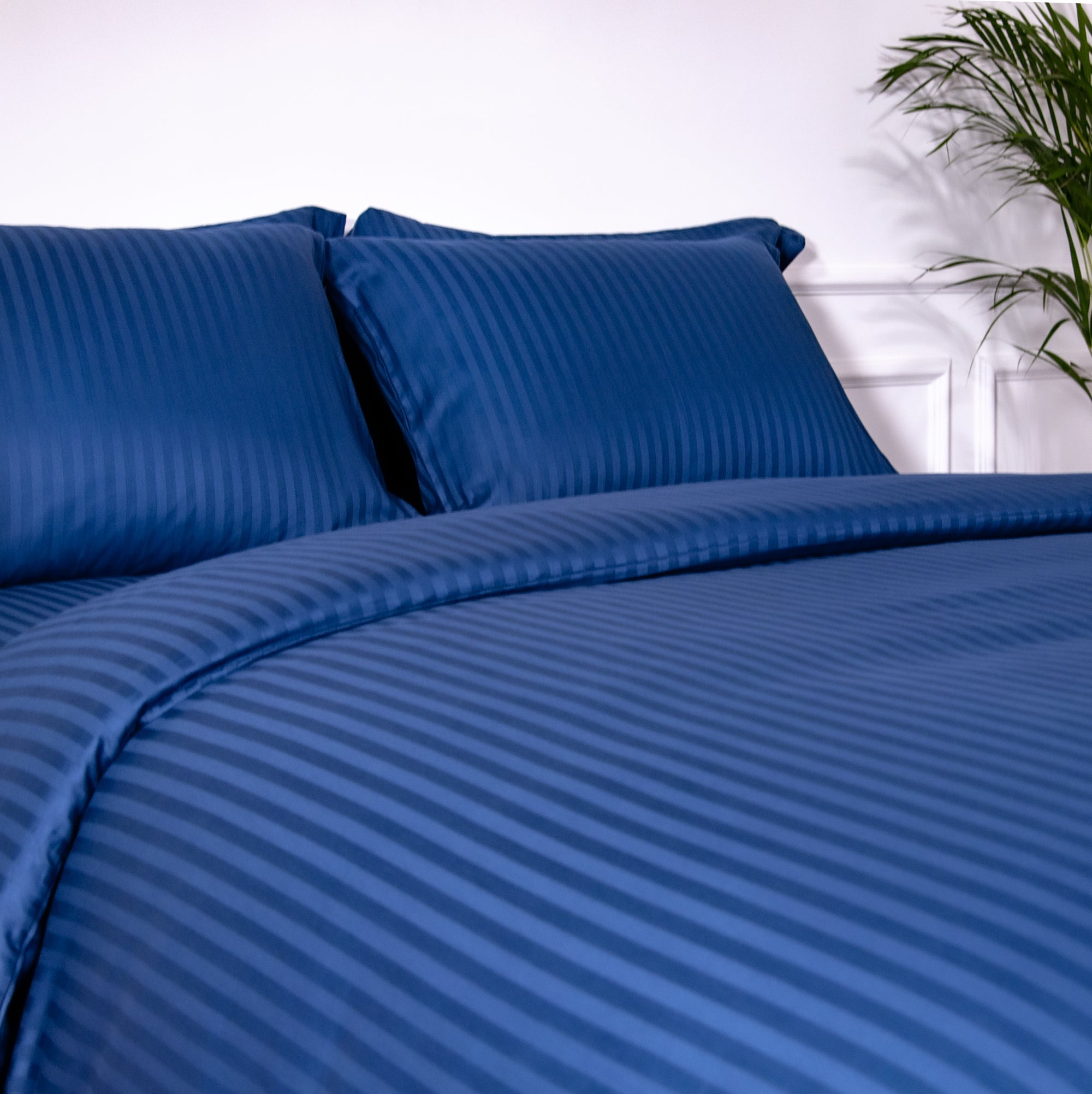 Housse de couette une pièce en satin de coton à rayures bleu marine 100 %
