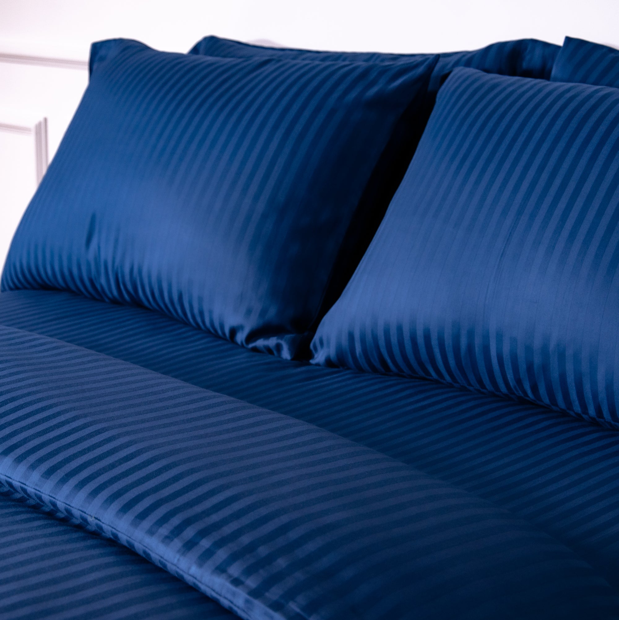 Housse de couette une pièce en satin de coton à rayures bleu marine 100 %