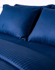 Einteiliger, marineblau gestreifter Bettbezug aus 100 % Baumwollsatin