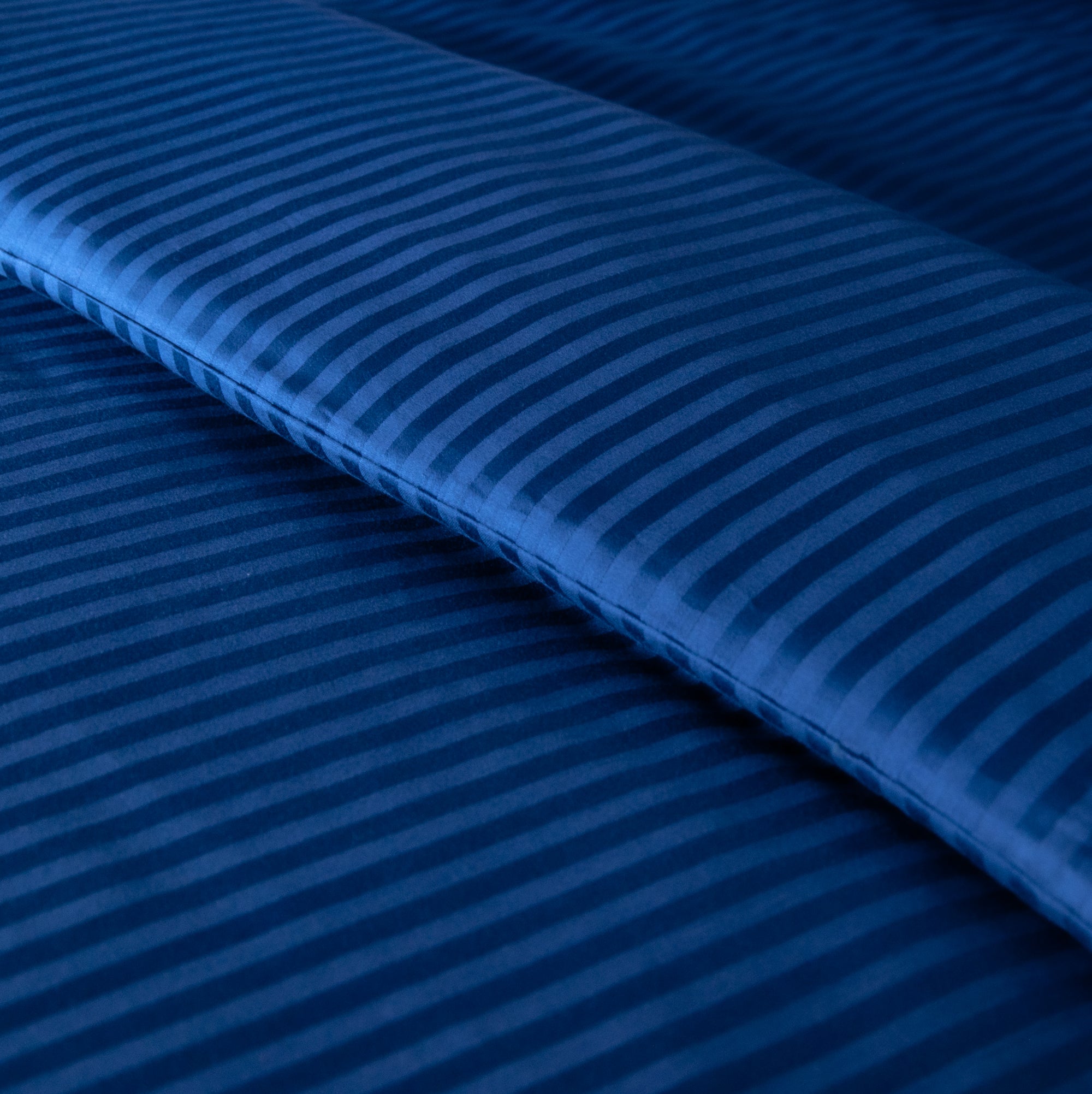 Housse de couette une pièce en satin de coton à rayures bleu marine 100 %