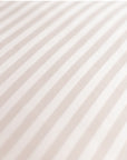 Einteiliges, cremefarbenes, gestreiftes Bettlaken aus 100 % Baumwollsatin