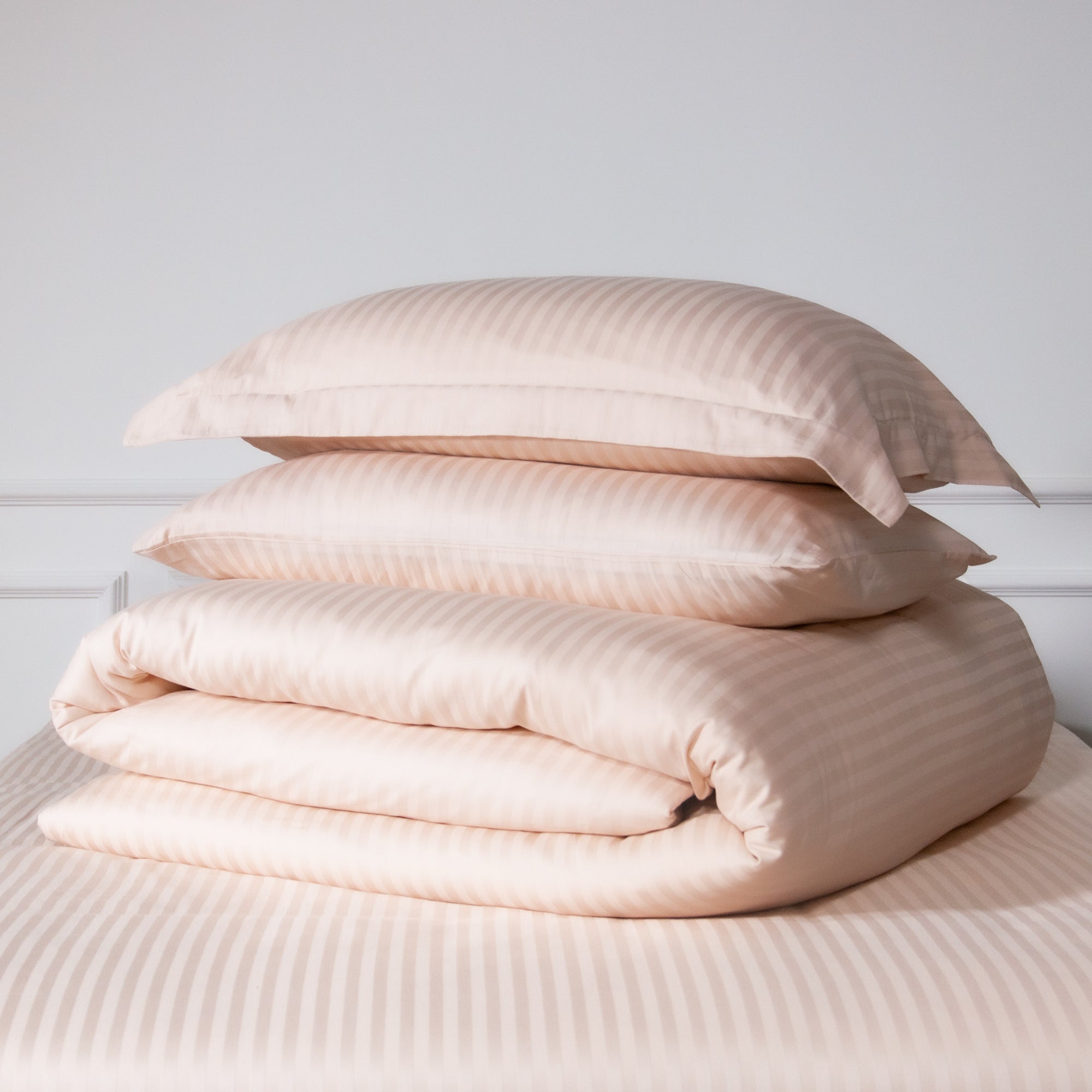Housse de couette One Piece en satin de coton à rayures crème 100 %