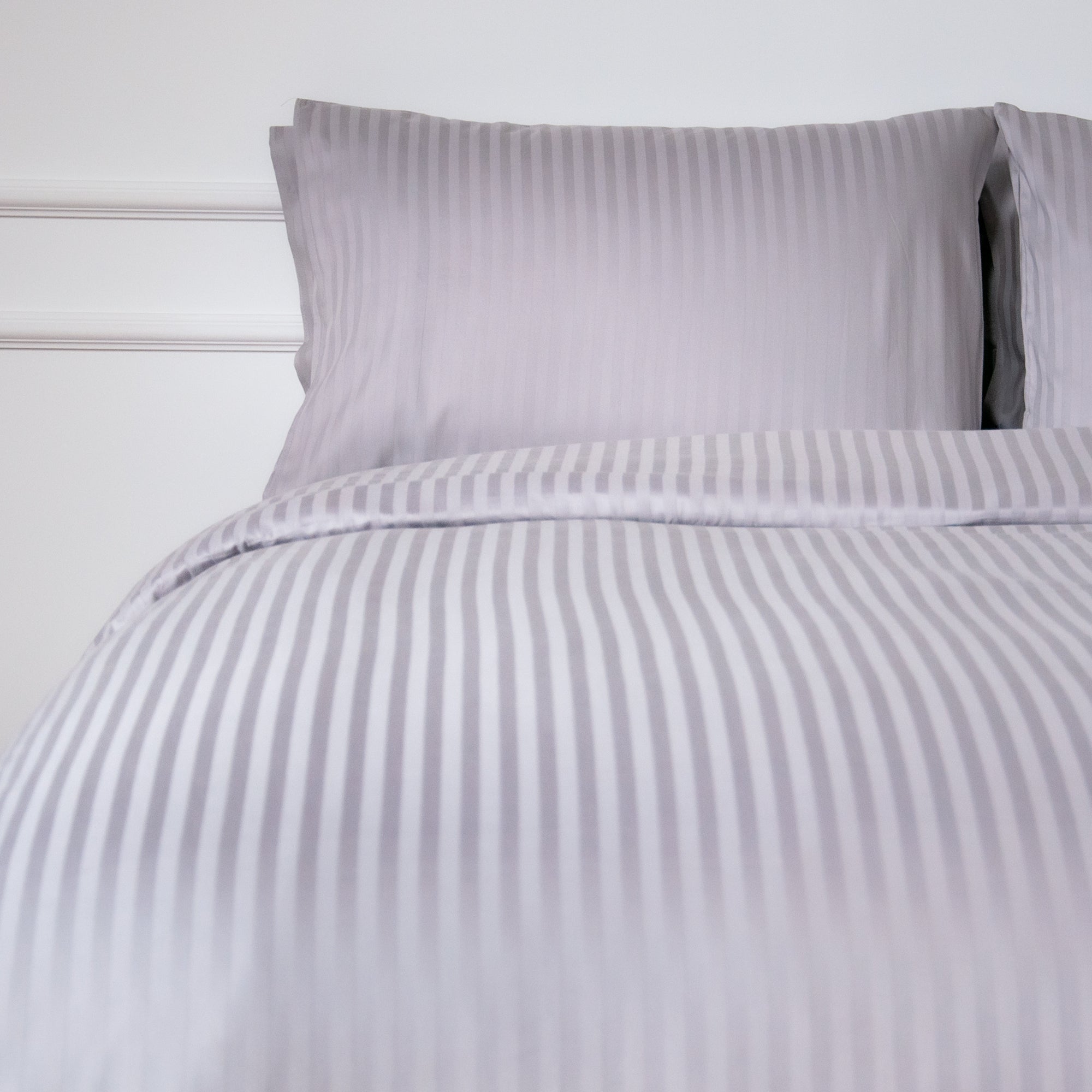 Housse de couette une pièce en satin de coton 100 % rayé gris