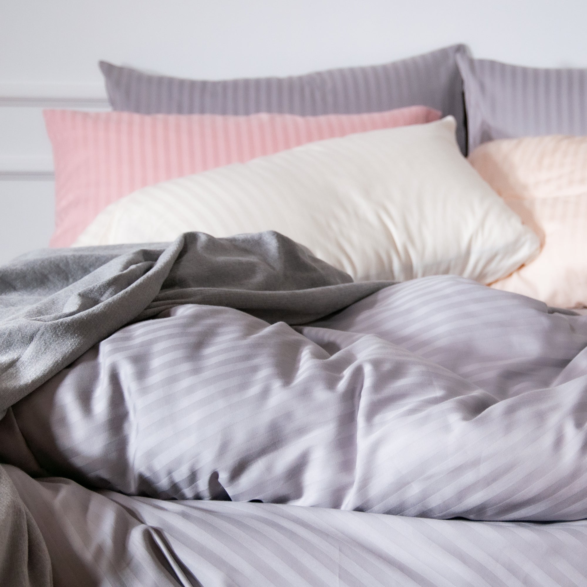 Housse de couette une pièce en satin de coton 100 % rayé gris