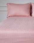 Einteiliges, errötendes, gestreiftes Bettlaken aus 100 % Baumwollsatin