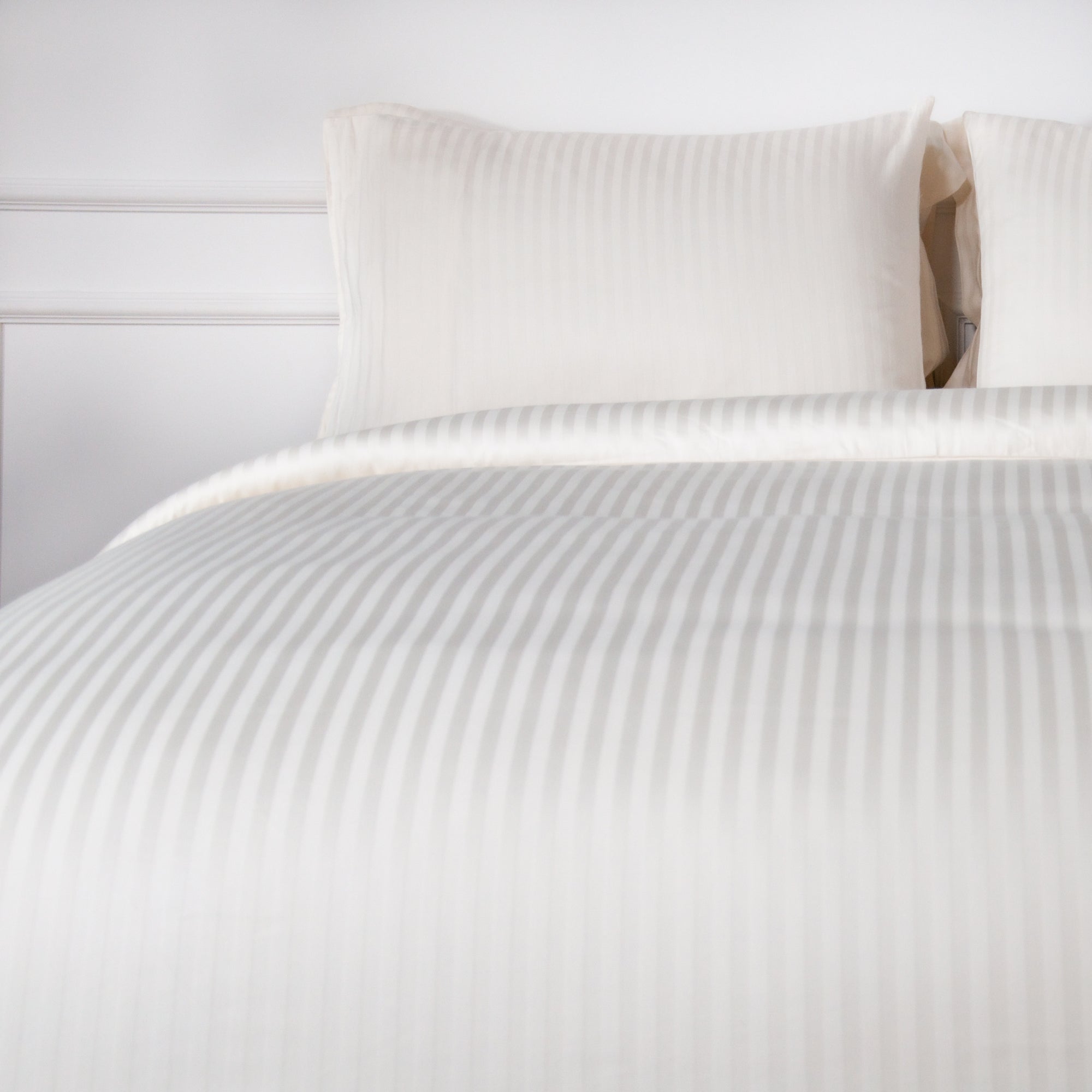 Housse de couette une pièce en satin de coton 100 % rayé blanc perle