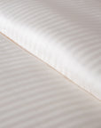 Einteiliges perlweiß gestreiftes Bettlaken aus 100 % Baumwollsatin