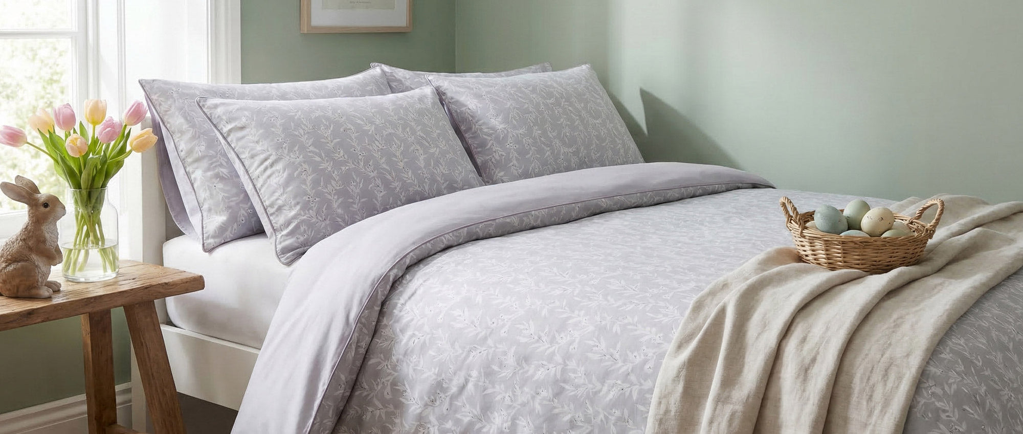 Leruum Bedroom Collection