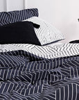 Parure de lit avec housse de couette en coton à chevrons bleu marine foncé Oslo (UE)