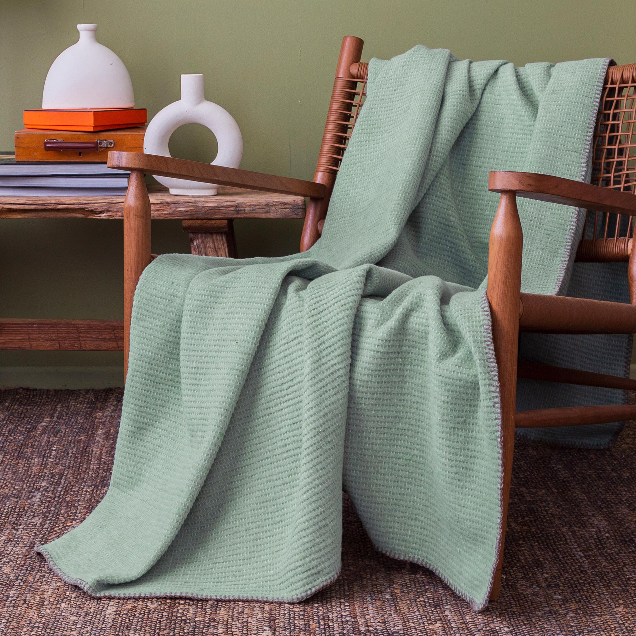 Recycled Mint Green Super Soft &amp; Warm Sofa Throw Blanket Bedspread