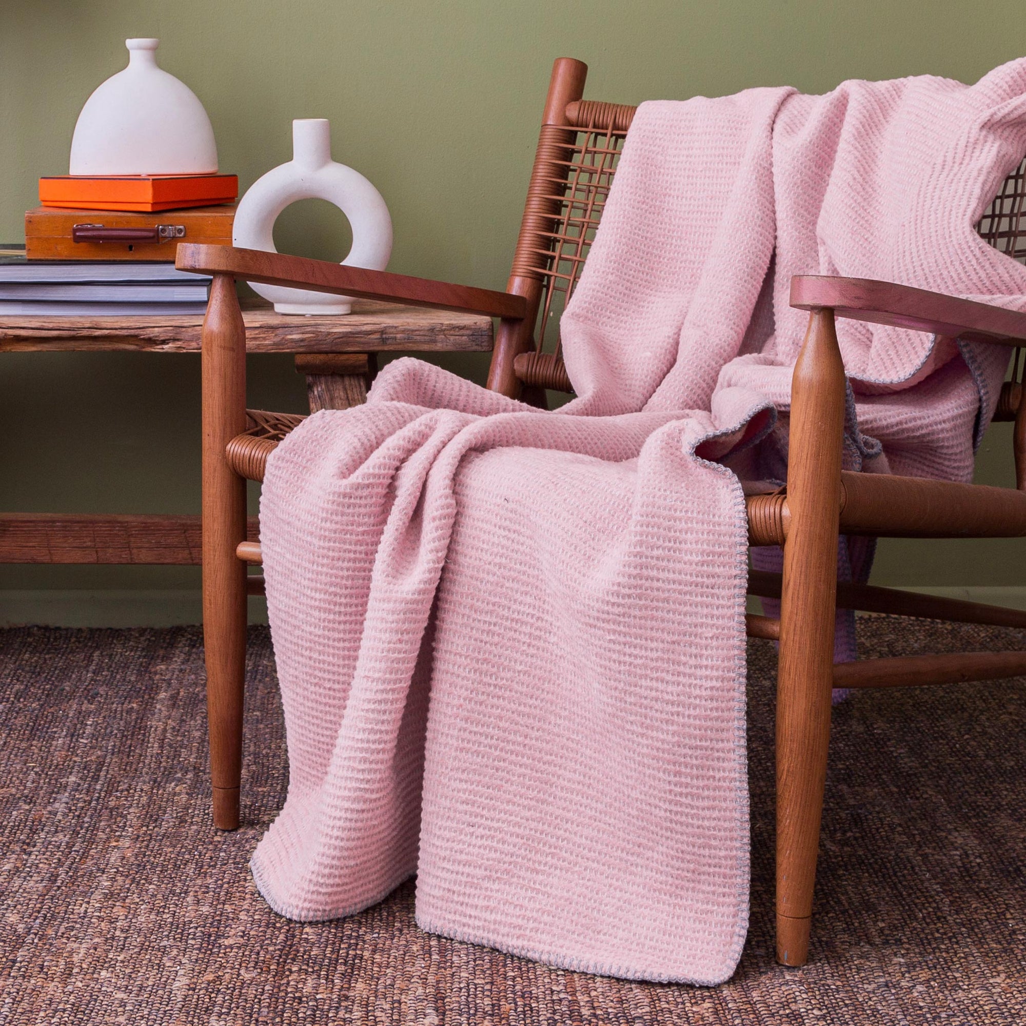 Recycled Pink Super Soft &amp; Warm Sofa Throw Blanket Bedspread