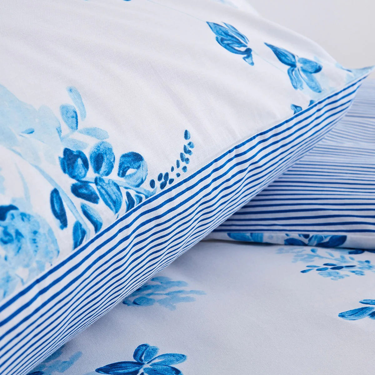 Parure de lit avec housse de couette en coton à fleurs bleu Sevilla (UE)