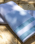 Weiß-blaugrün gestreiftes Pestemal-Handtuch aus 100 % türkischer Baumwolle