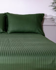 Einteiliger grün gestreifter Bettbezug aus 100 % Baumwollsatin
