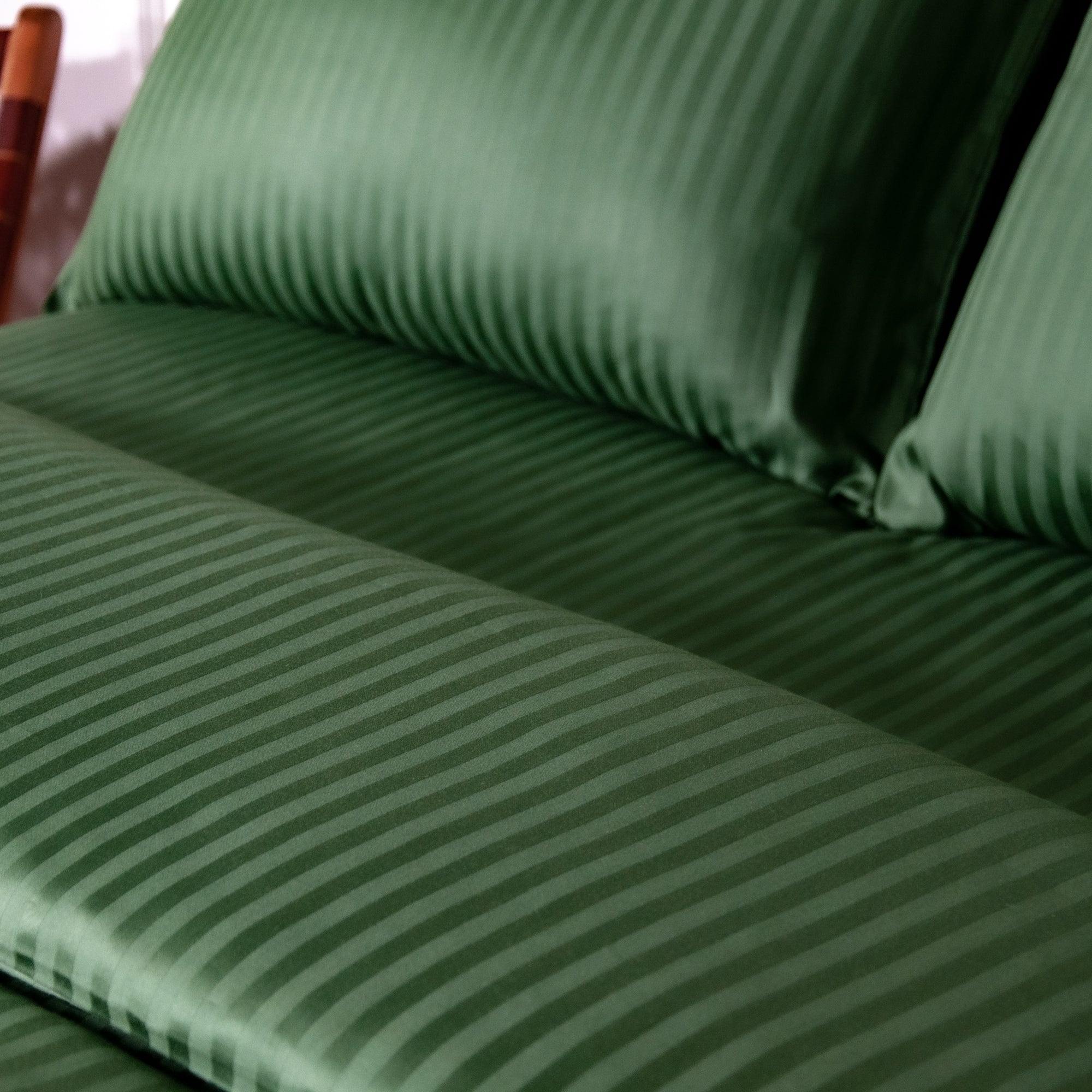 Einteiliges, grün gestreiftes Bettlaken aus 100 % Baumwollsatin