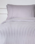 Einteiliger grau gestreifter Bettbezug aus 100 % Baumwollsatin