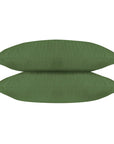 Une paire de taies d'oreiller standard en satin de coton 100 % à rayures vertes