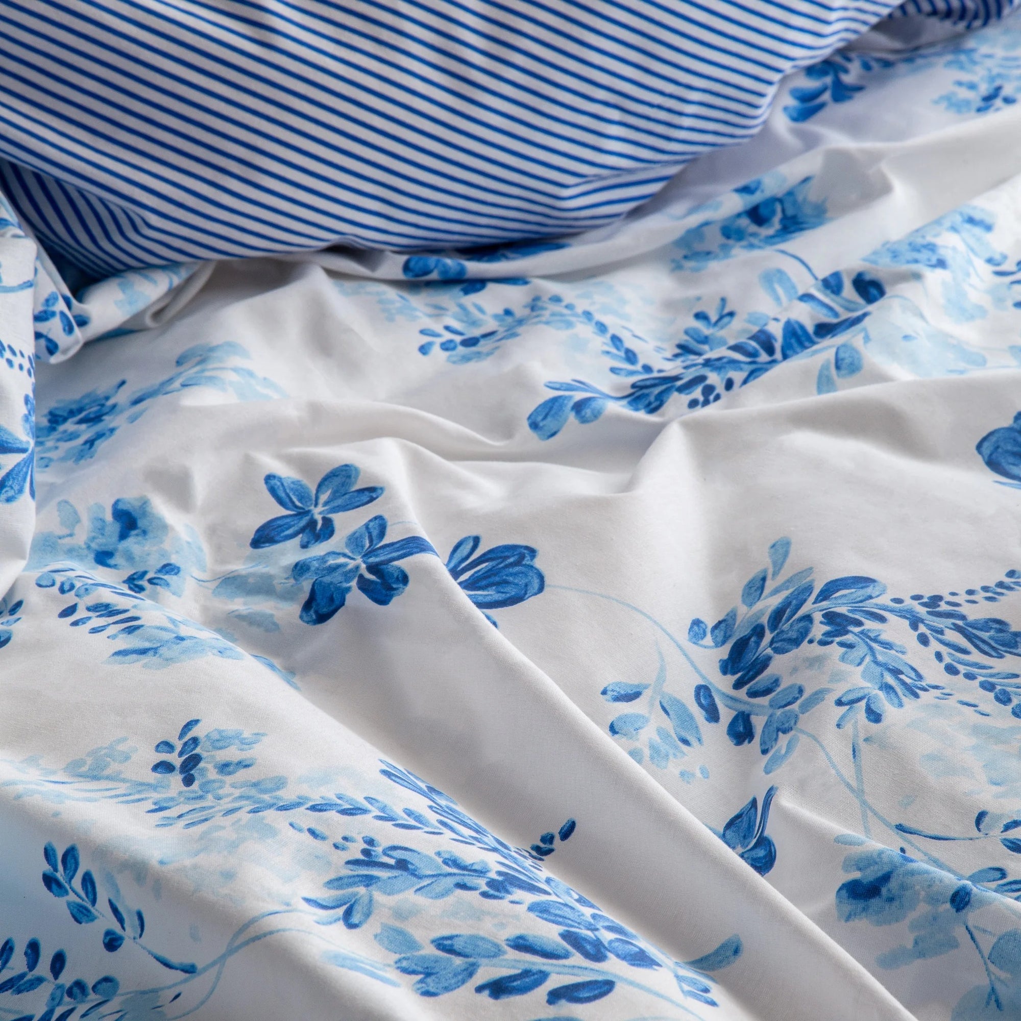 Bettwäsche-Set „Sevilla“ aus blauer Baumwolle mit Blumenmuster